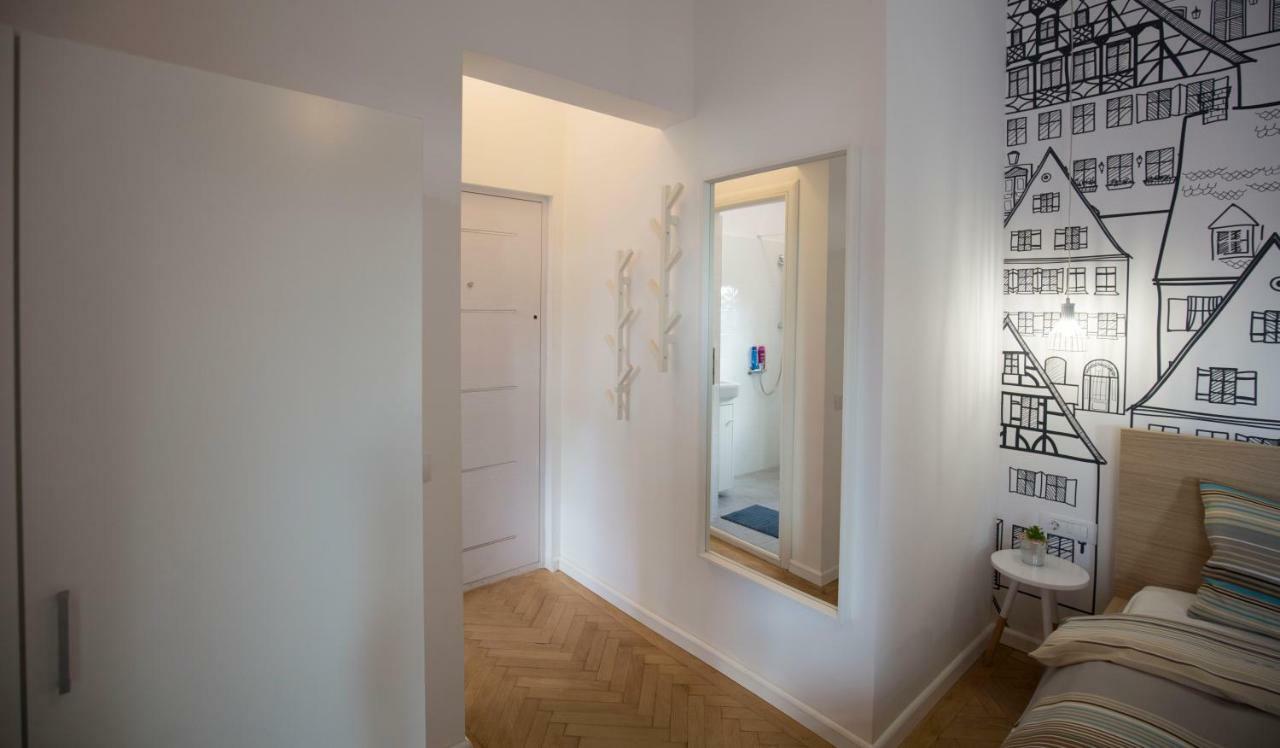 Central Up Studio Boekarest Buitenkant foto
